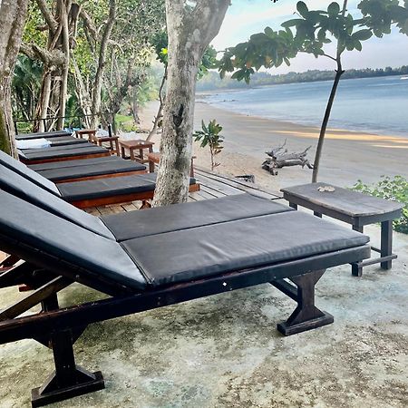 Starlight Beach Resort パヤム島 エクステリア 写真