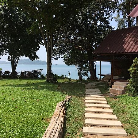 Starlight Beach Resort パヤム島 エクステリア 写真