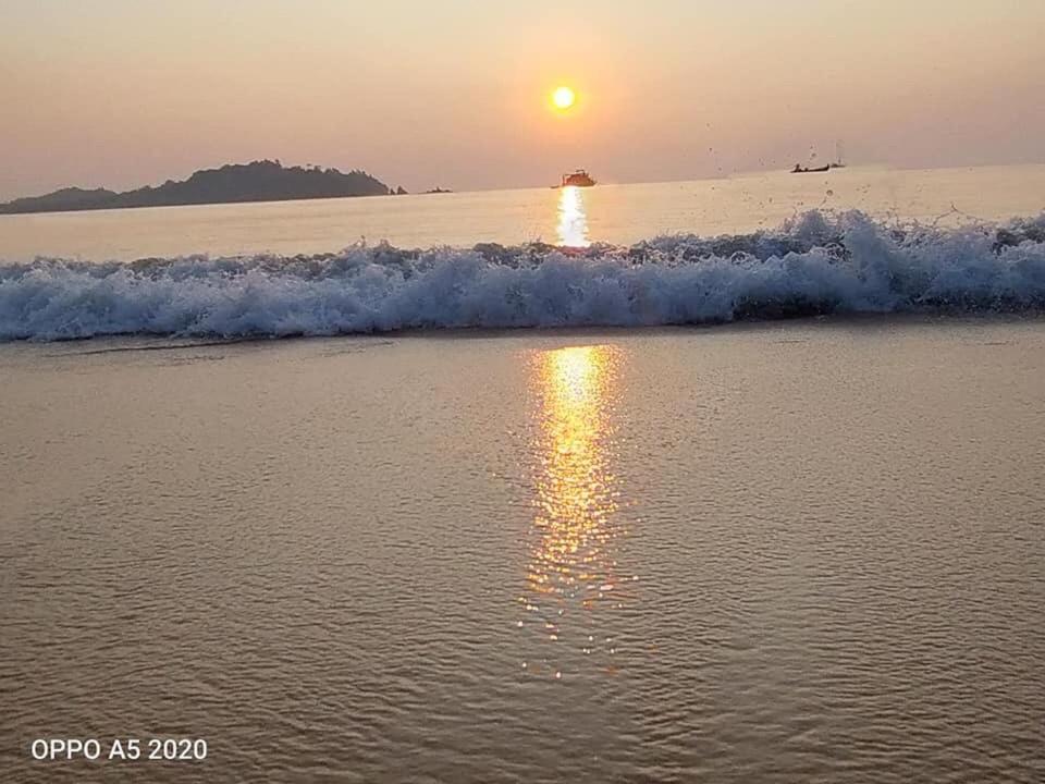 Starlight Beach Resort パヤム島 エクステリア 写真