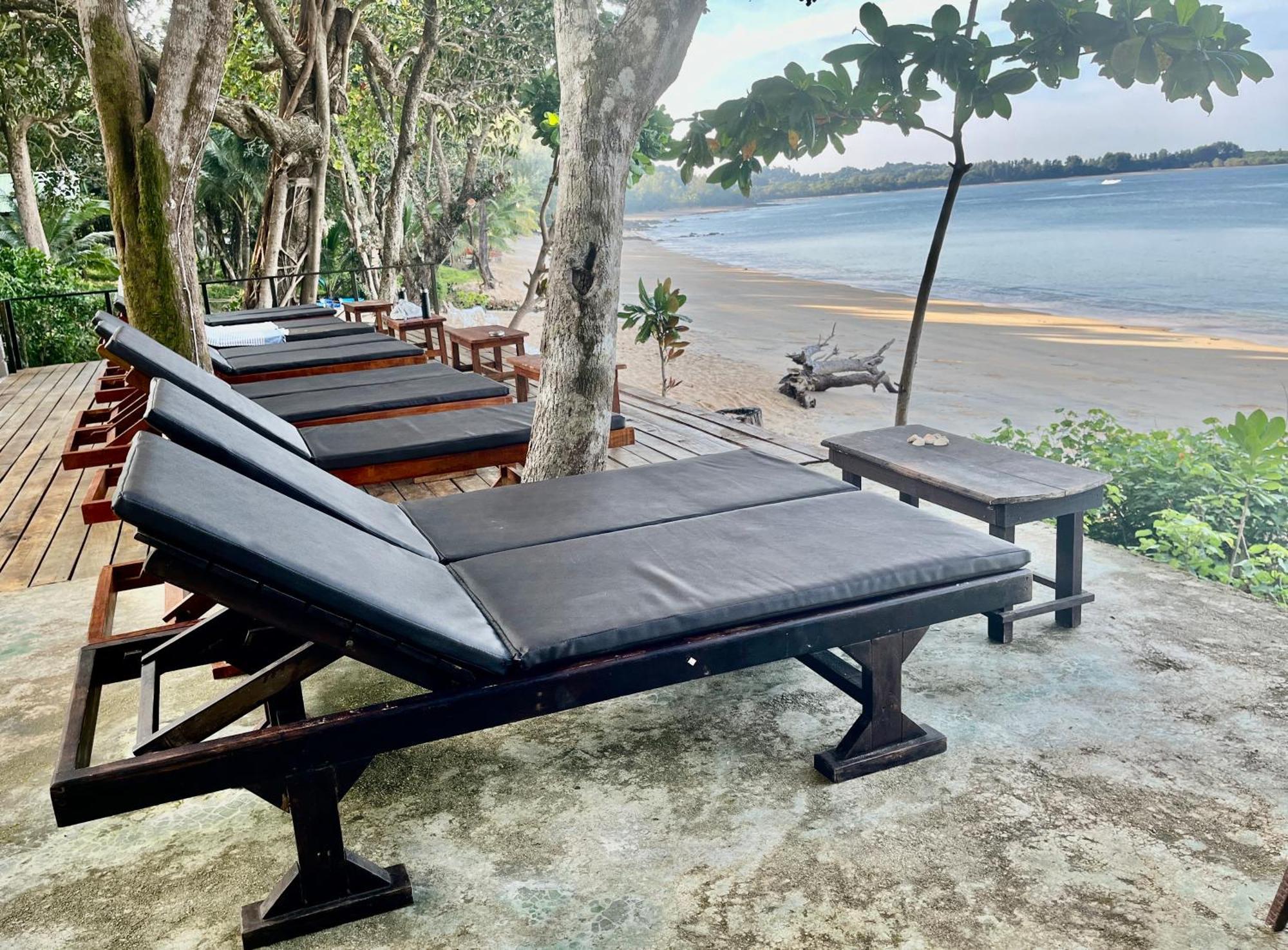 Starlight Beach Resort パヤム島 エクステリア 写真