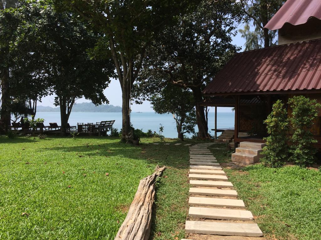 Starlight Beach Resort パヤム島 エクステリア 写真