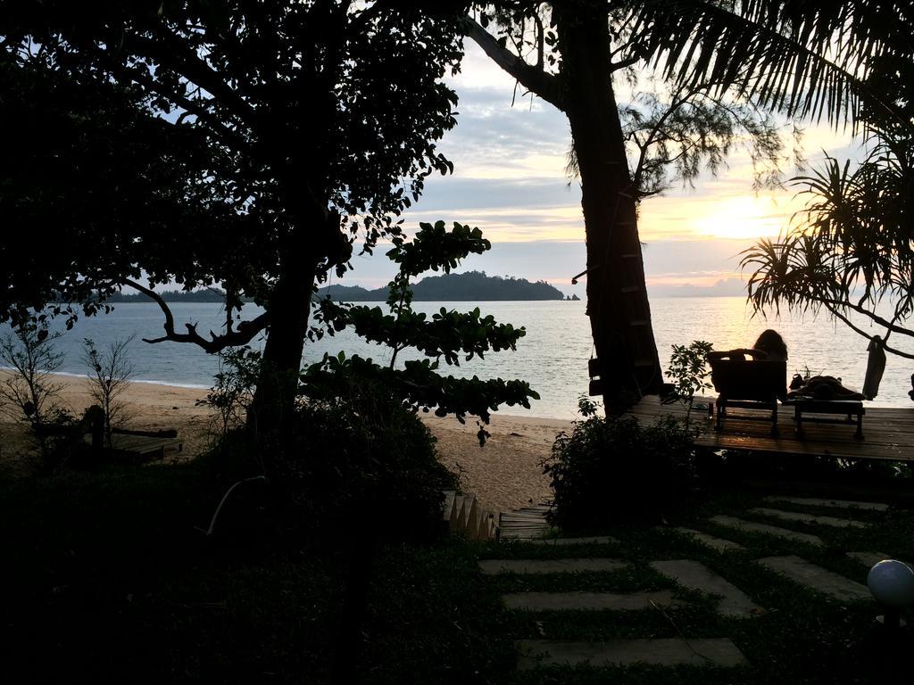 Starlight Beach Resort パヤム島 エクステリア 写真